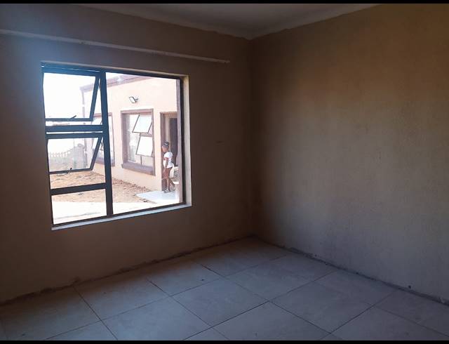 4 BEDROOM HOUSE FOR SALE IN SEBOKENG ZONE 10